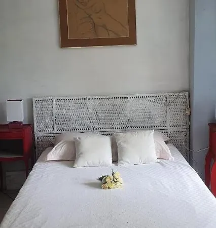 L'oustalounet Chambres D'hotes Alojamento de Acomodação e Pequeno-almoço Cagnes-sur-Mer